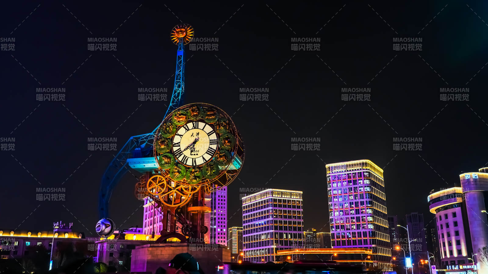 天津世紀鐘樓璀璨奪目