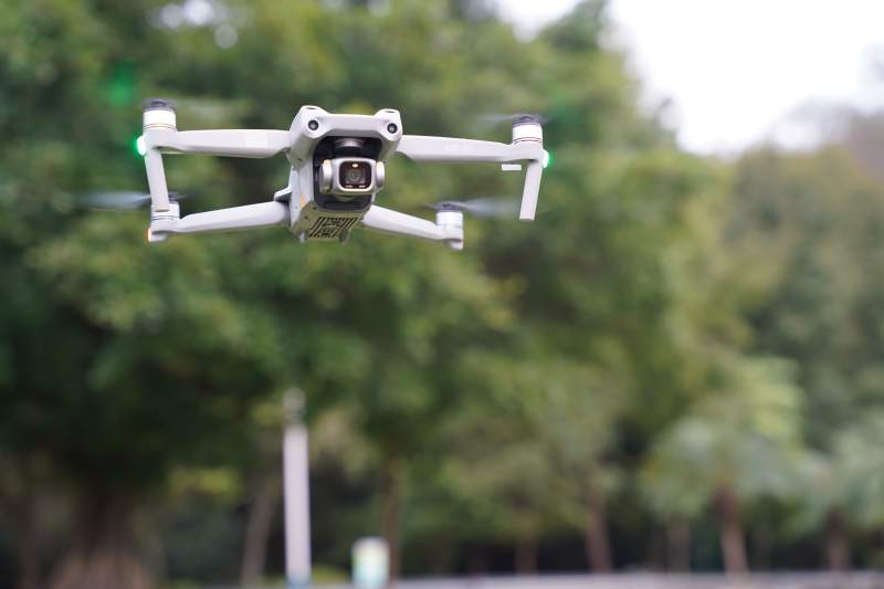 无人机空中飞行