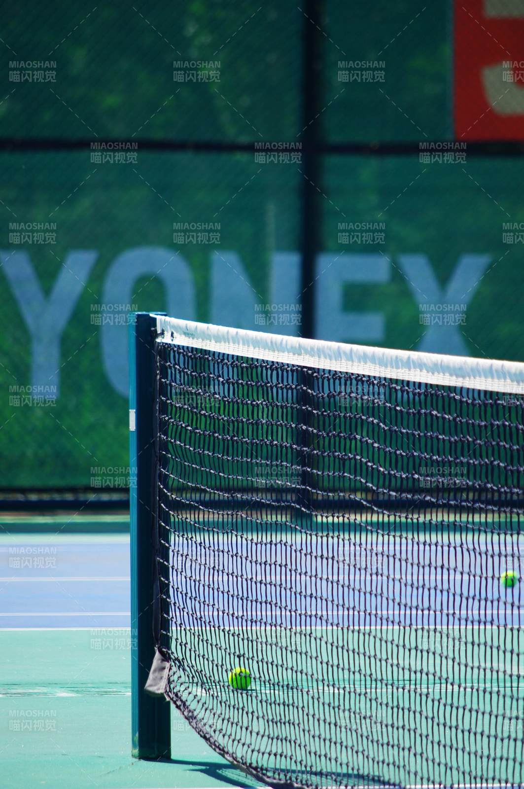 网球场地一瞥
