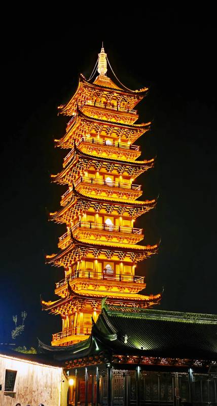 夜色中的乌镇古塔