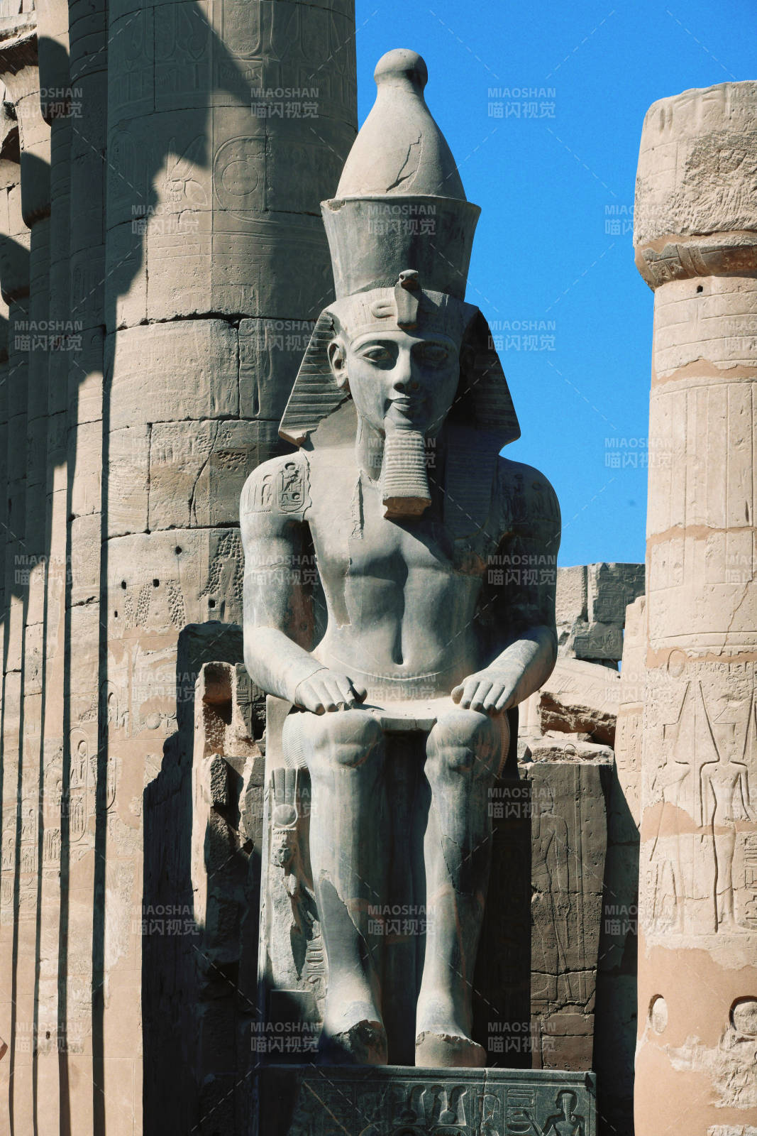 古埃及法老雕像