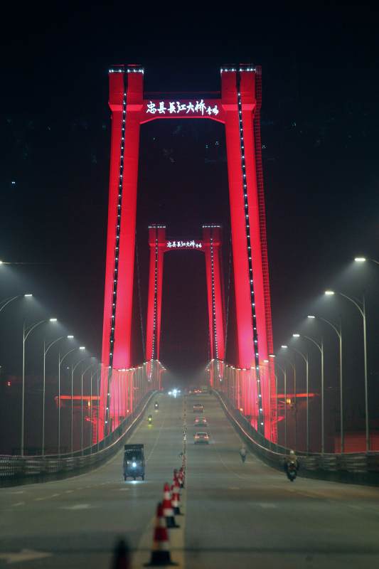 夜幕下的长江大桥