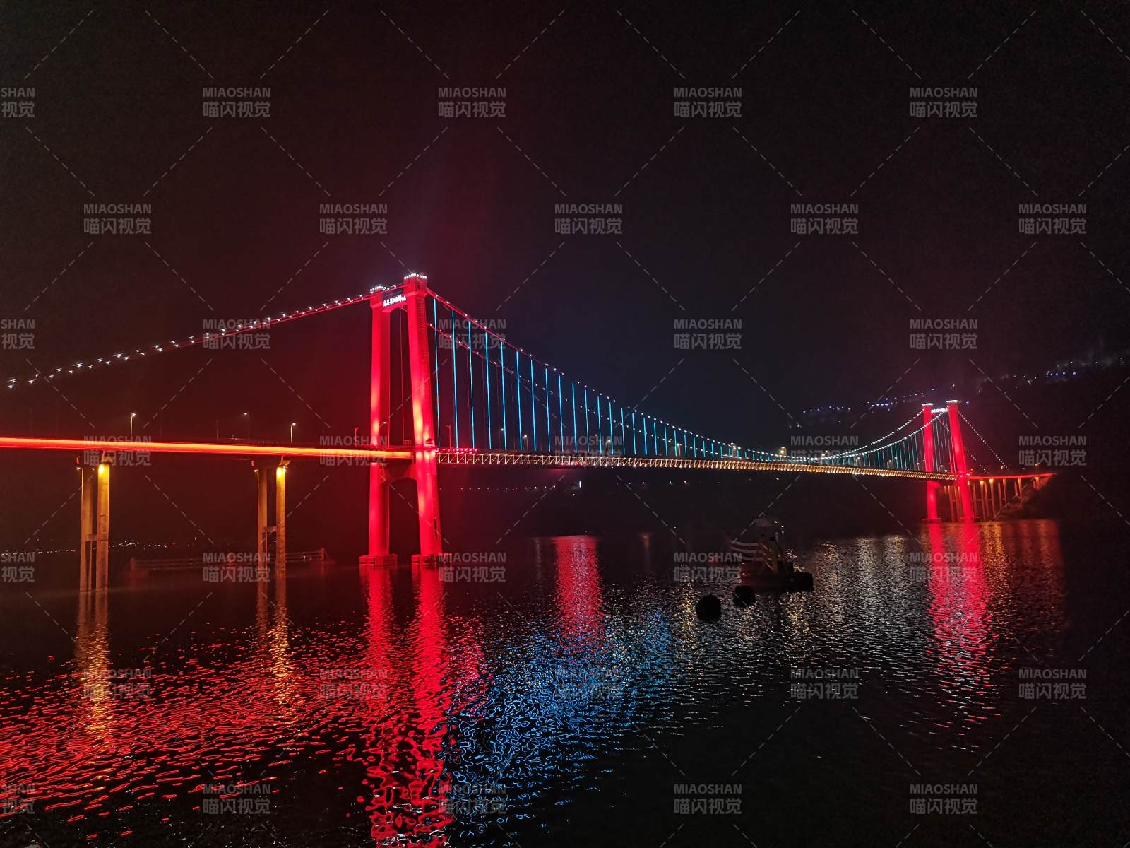 夜色中的忠縣長江大橋