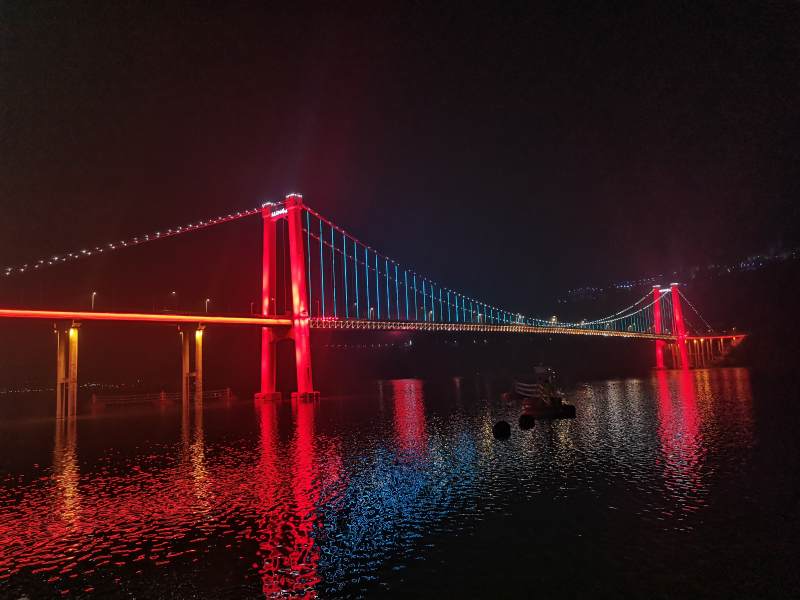 夜色中的忠县长江大桥