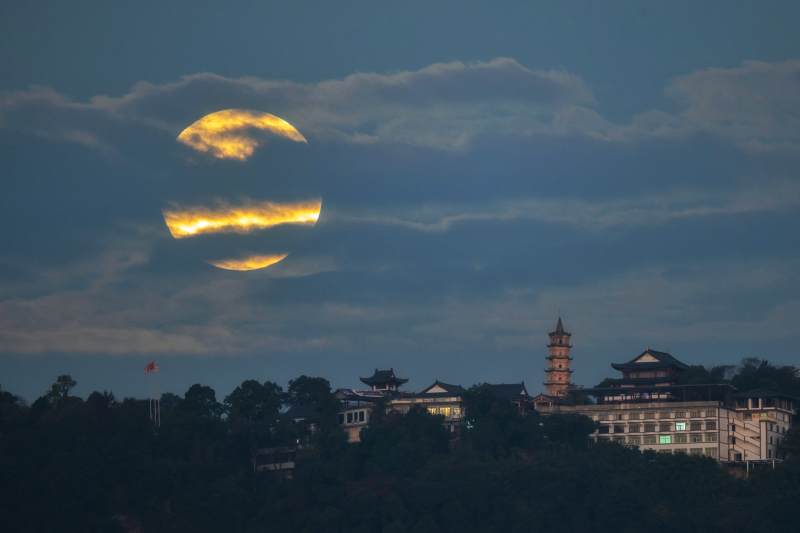 月照古塔夜景昭明寺