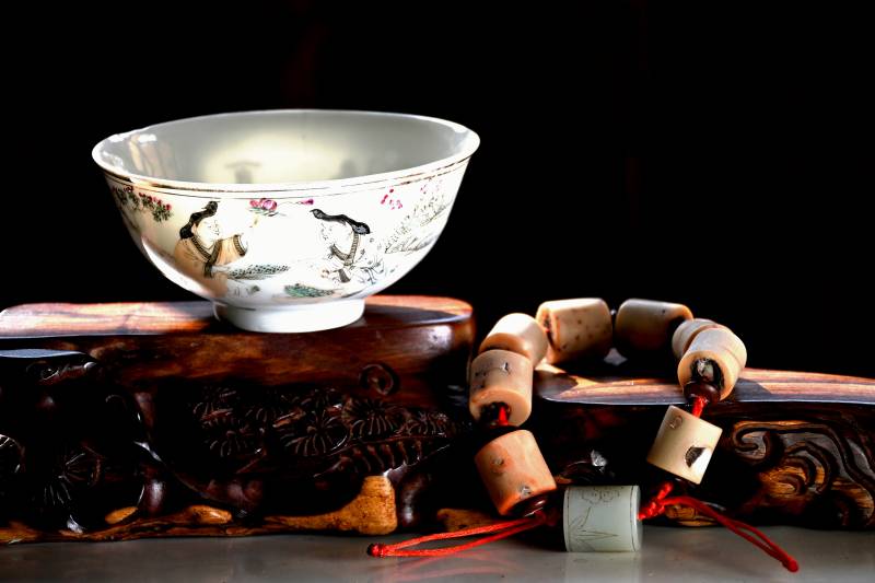 古韵瓷碗与木珠