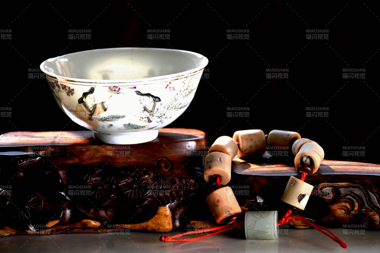 古韵瓷碗与木珠