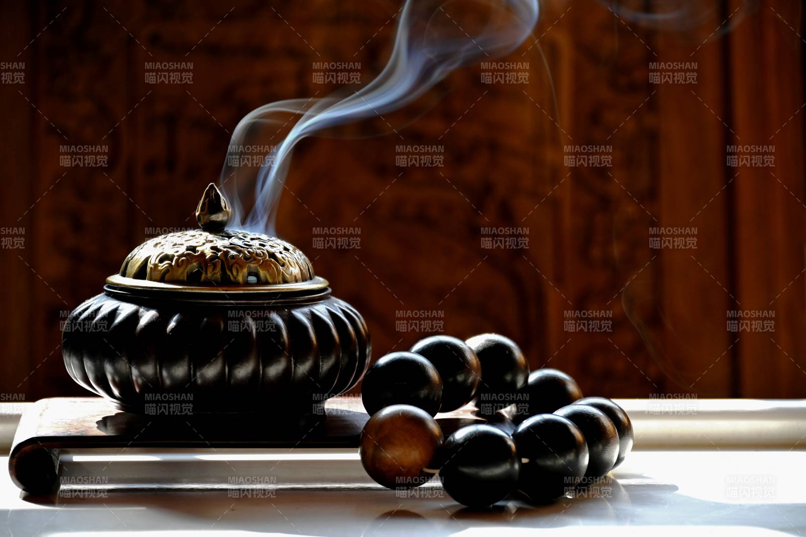 香炉袅袅 静谧禅意