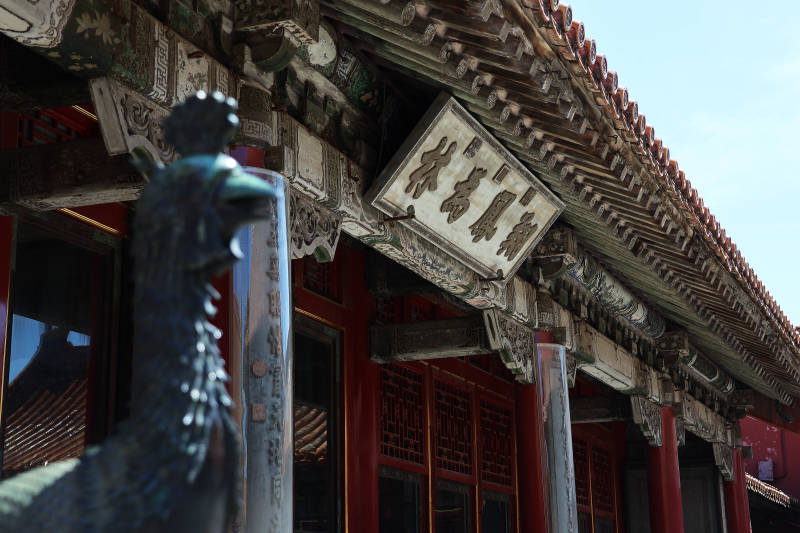 古建筑门前石狮故宫寝宫