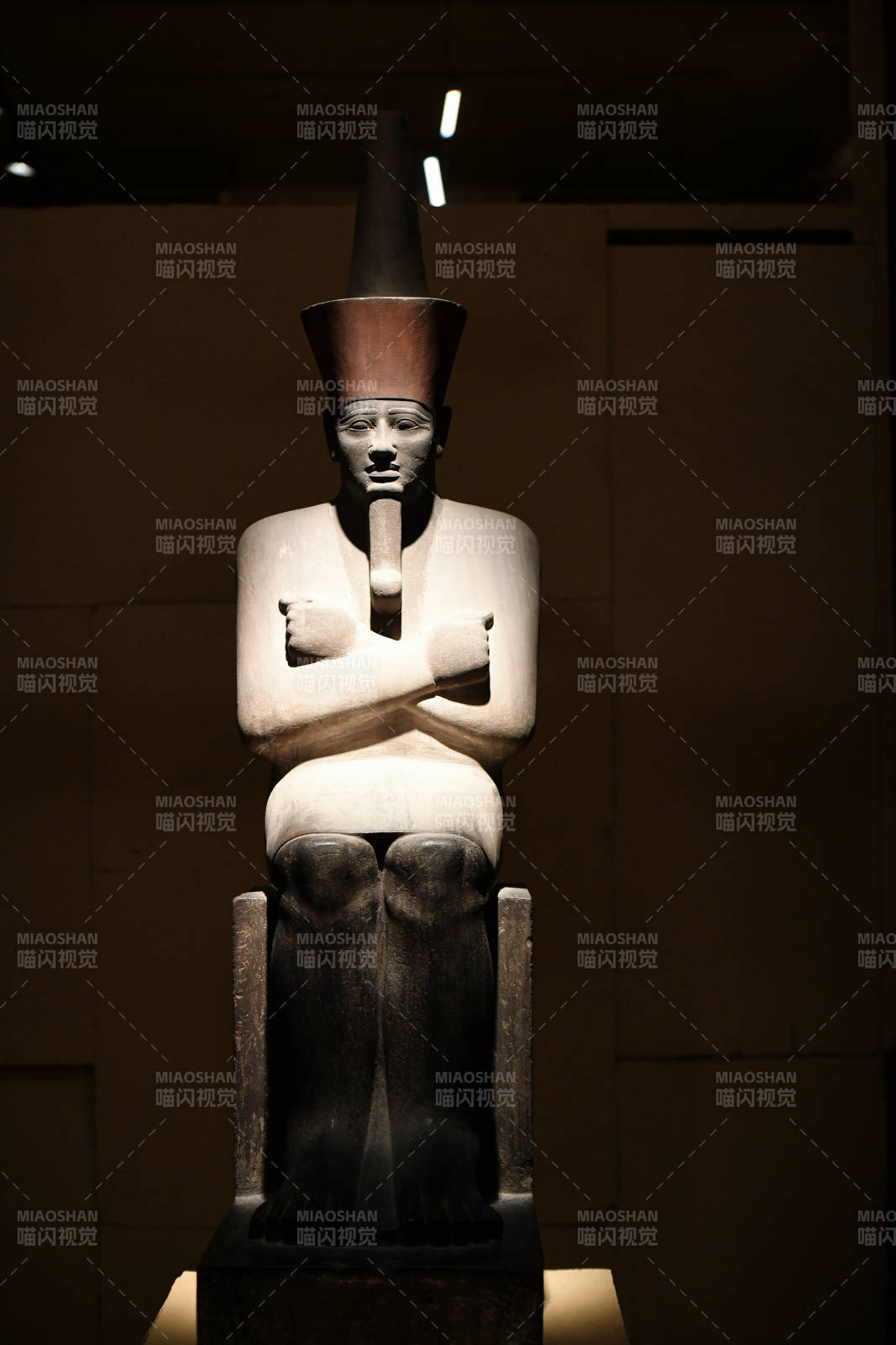 古埃及法老雕像