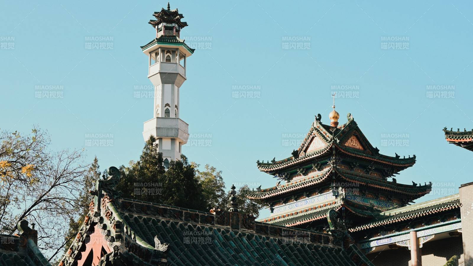 古塔飛檐映藍天