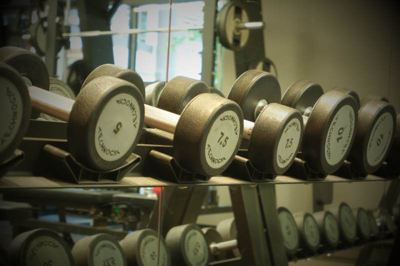 健身房啞鈴排列