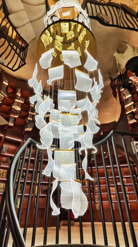 書頁吊燈藝術裝置