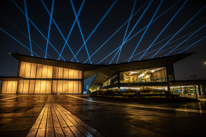 夜幕下的現代建筑