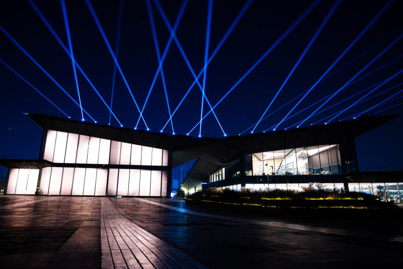 夜幕下的現代建筑