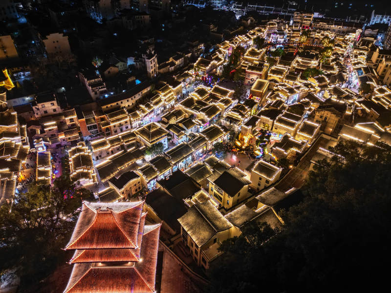 夜景古街燈火輝煌