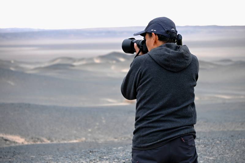 罗布泊无人区戈壁滩的摄影者