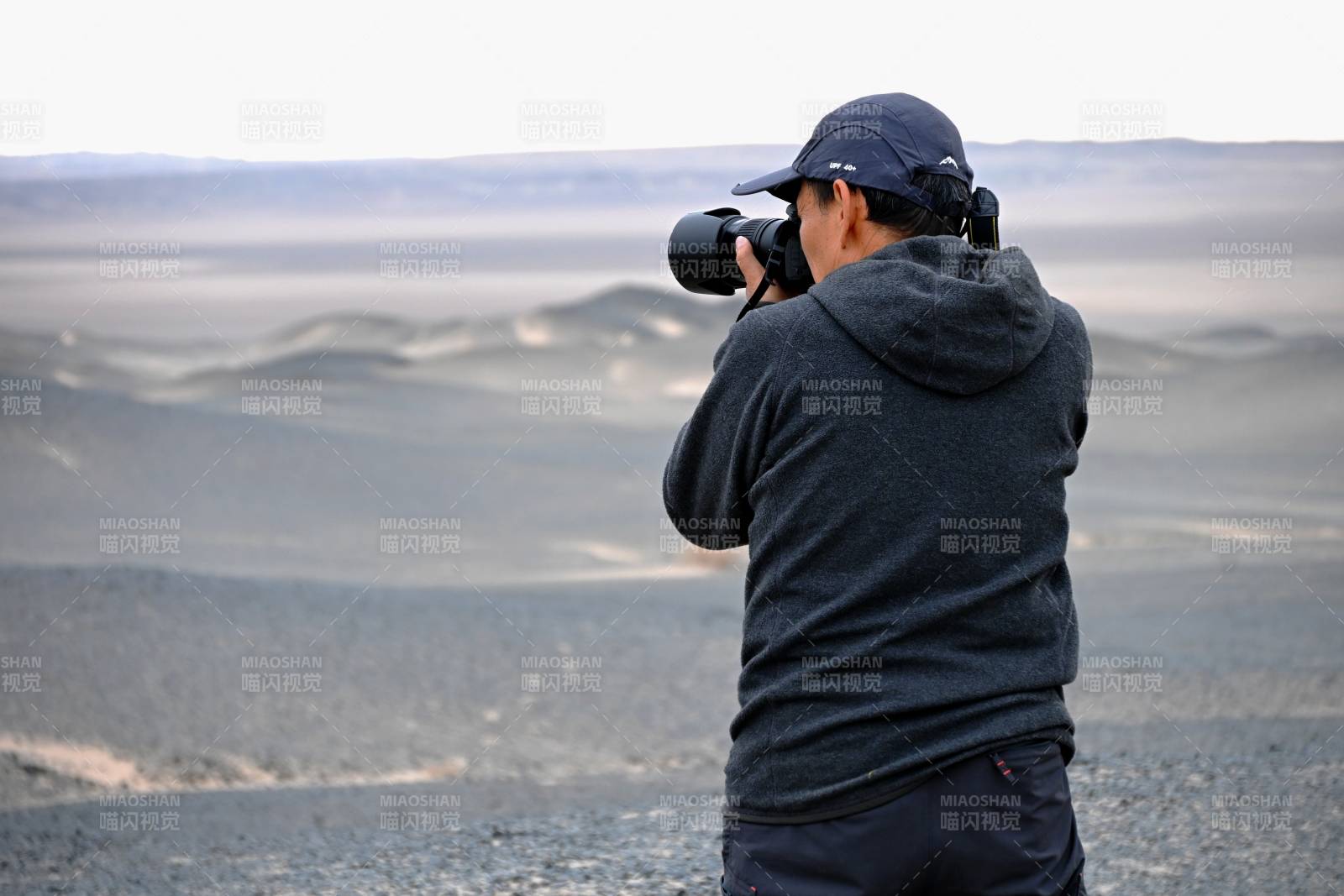 羅布泊無人區戈壁灘的攝影者