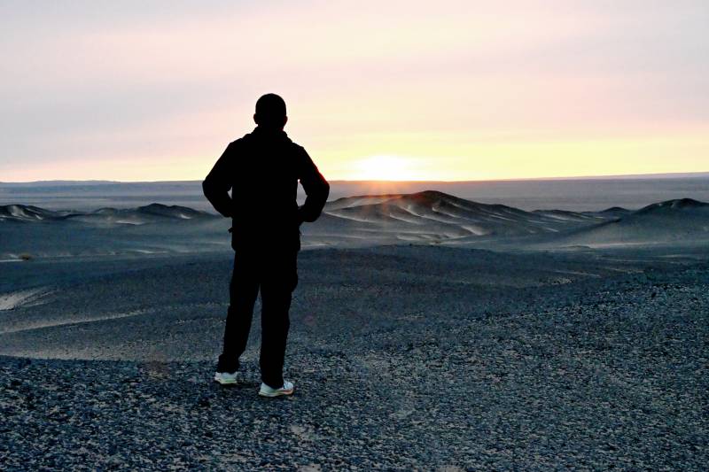 罗布泊戈壁滩日落剪影