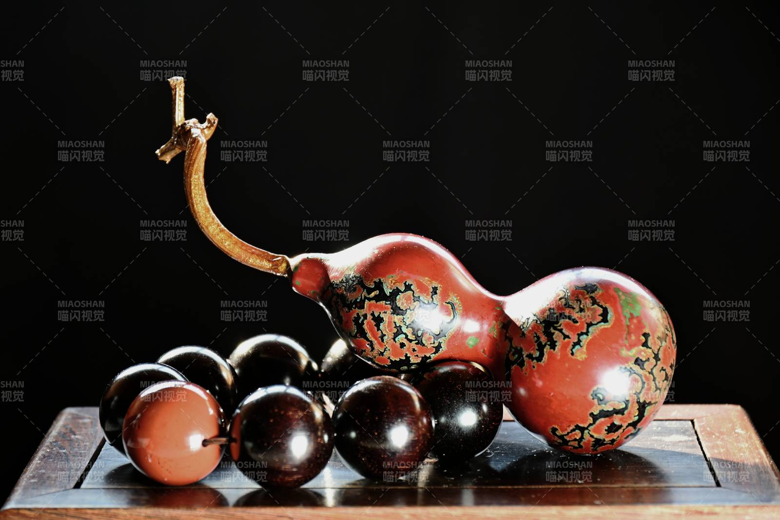 國家非遺產品漆器葫蘆與珠串靜物