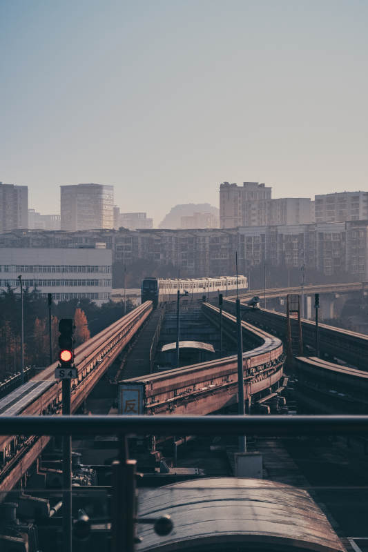 城市轨道晨景