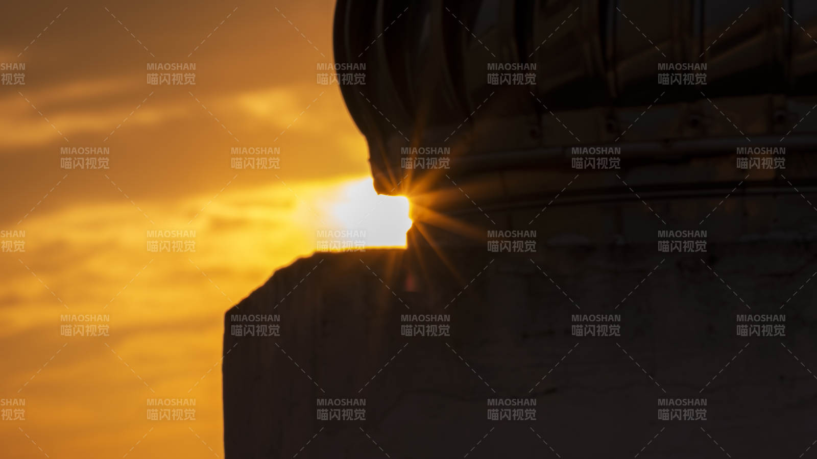 北京夕陽(yáng)映穹頂