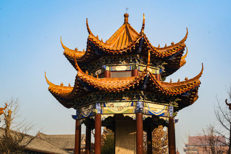 古亭飛檐映藍天