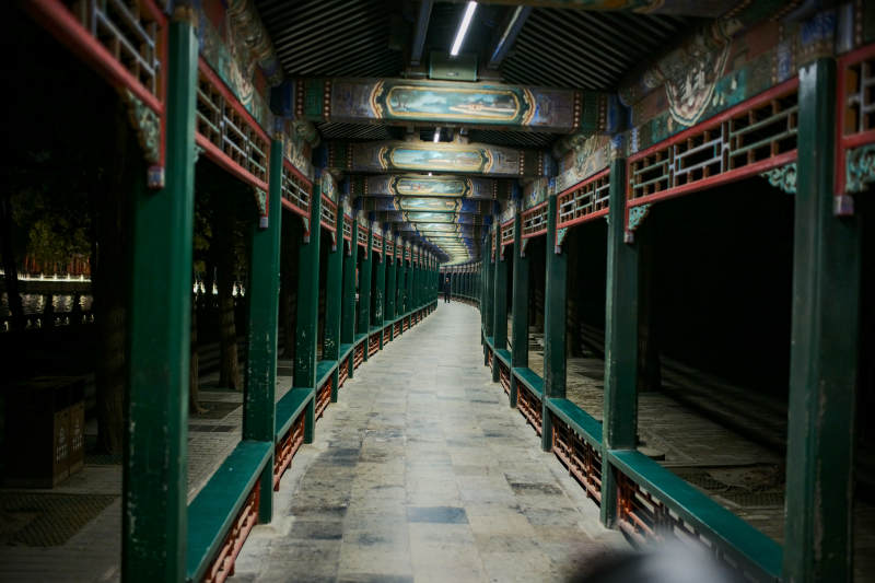 長廊幽深古韻濃