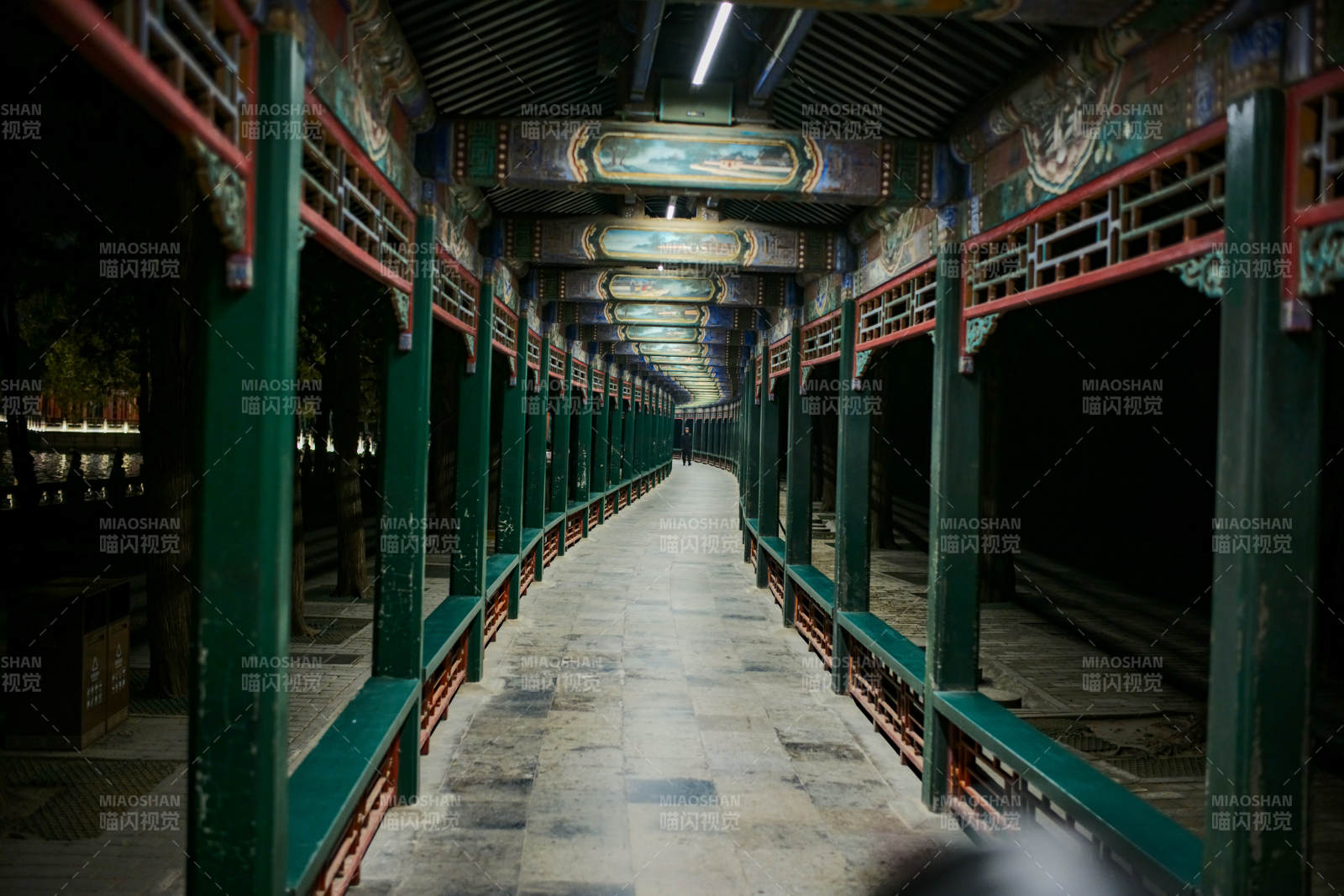 頤和園長廊幽深古韻濃