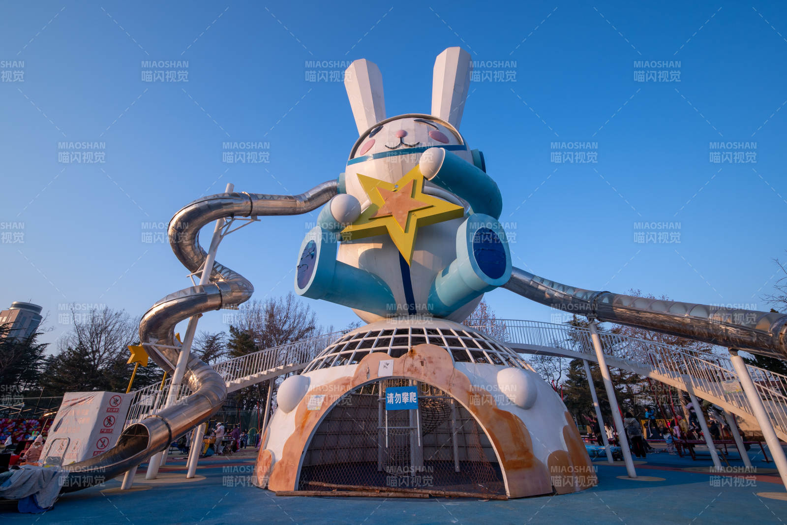 兔形游樂設(shè)施