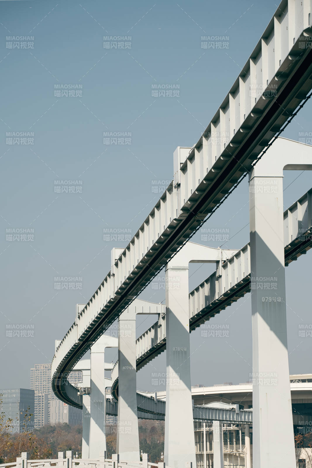 武漢空軌高架軌道延伸天際