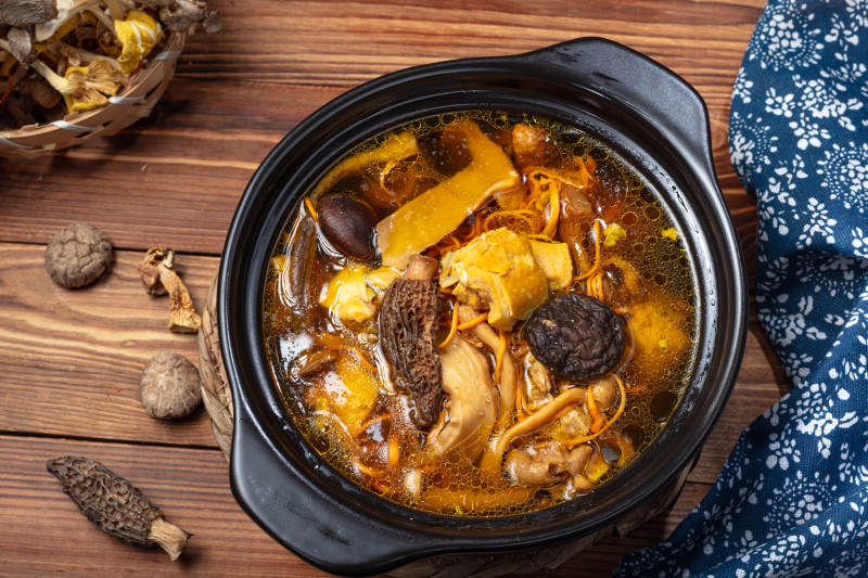 菌菇雞湯煲