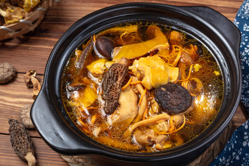 菌菇雞湯煲