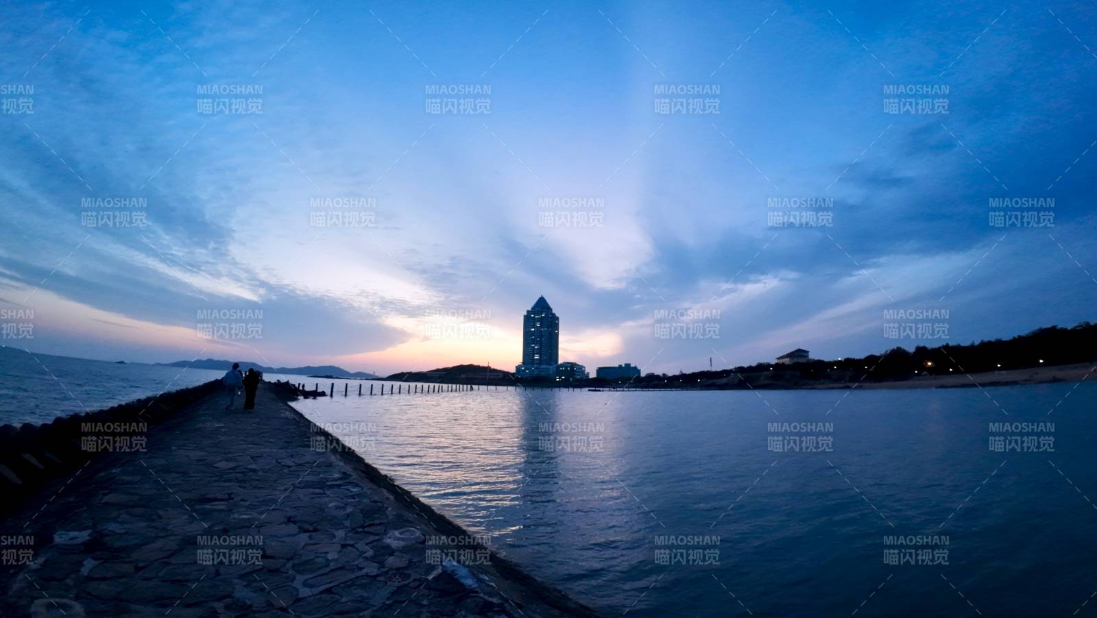 海天一色 塔影如画