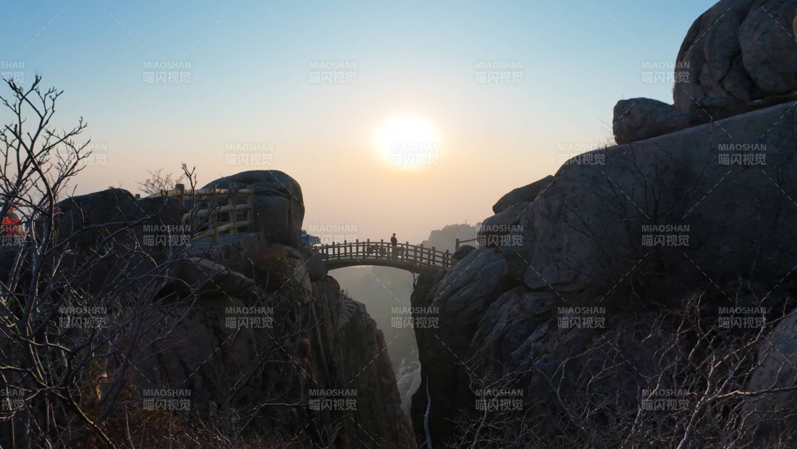 日落山桥美景