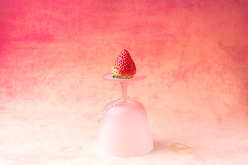 草莓杯中靜立