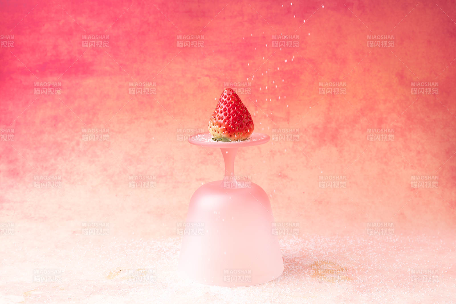 草莓立杯 粉红梦幻