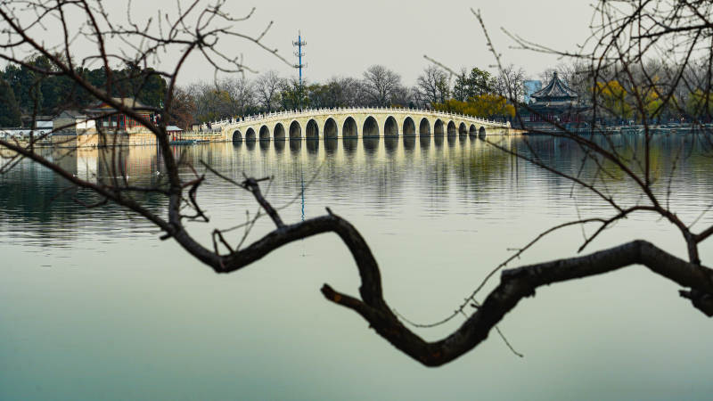 十七孔桥静谧湖景