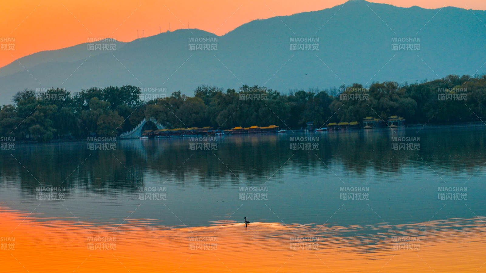 頤和園昆明湖畔日落靜謐美