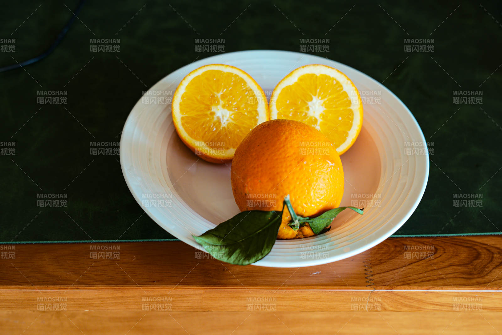 橙子切半擺盤