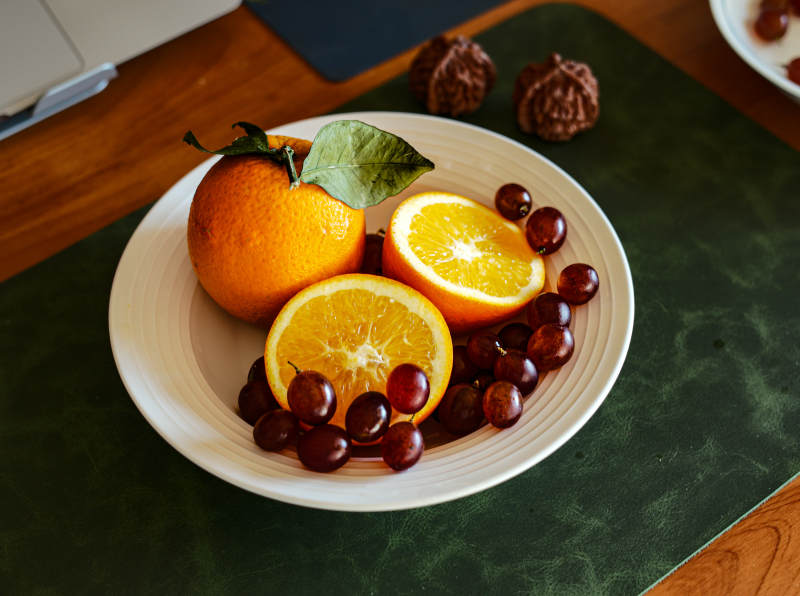 橙子与葡萄的静物