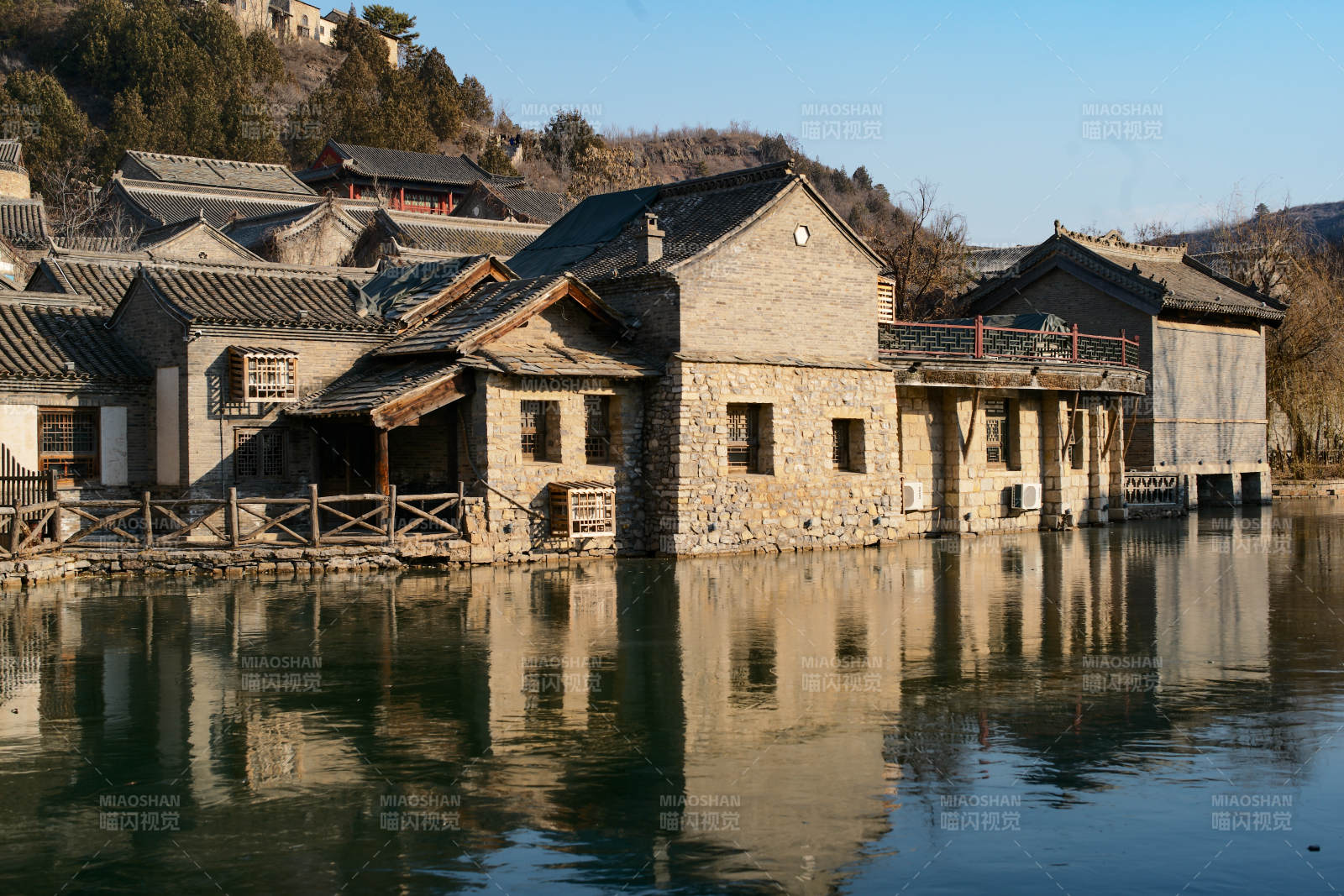 古北水镇水边古屋倒影