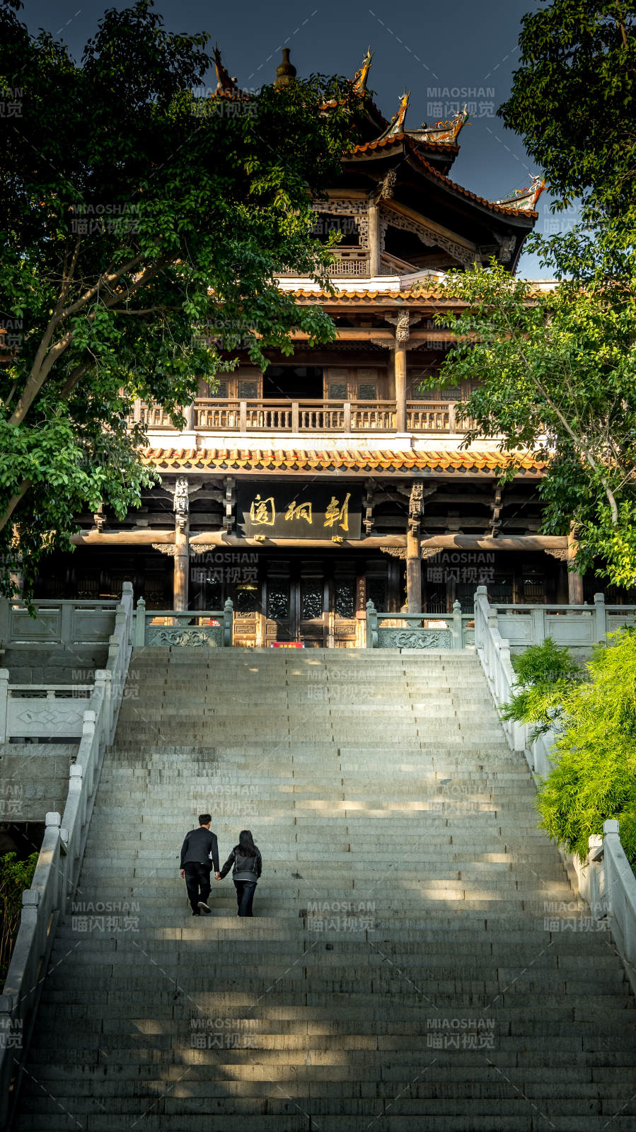 古刹拾阶 静谧相伴