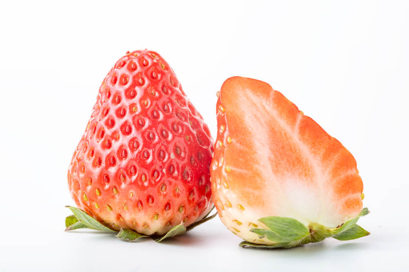 新鲜草莓切面图