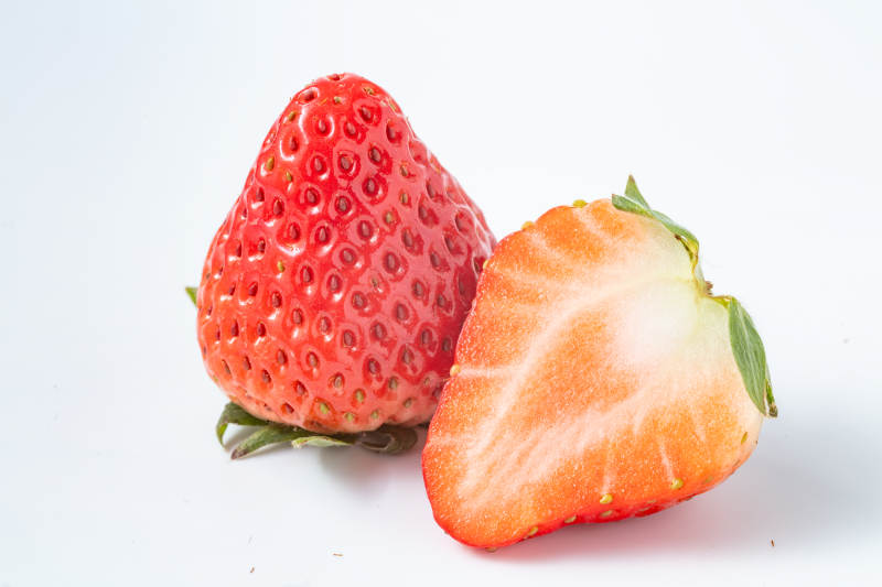 新鲜草莓切面图