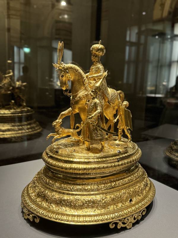 奧地利藝術(shù)博物館金騎馬人物雕塑