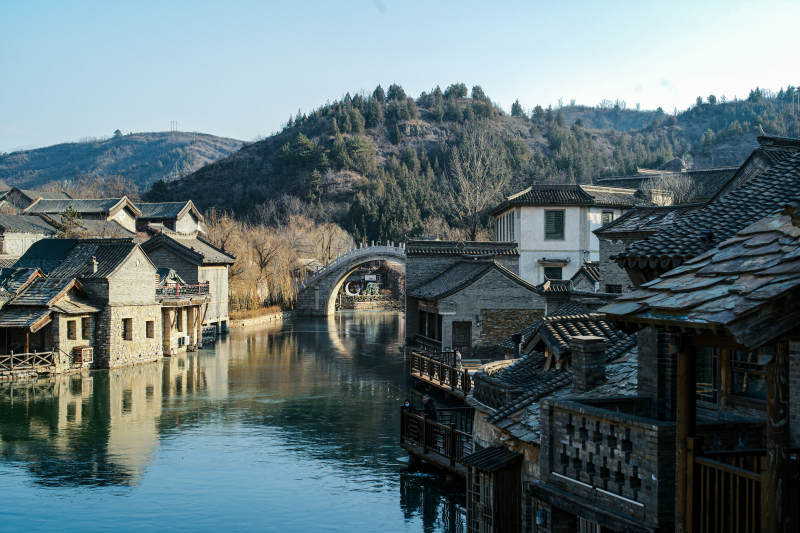 古橋水鄉靜謐景