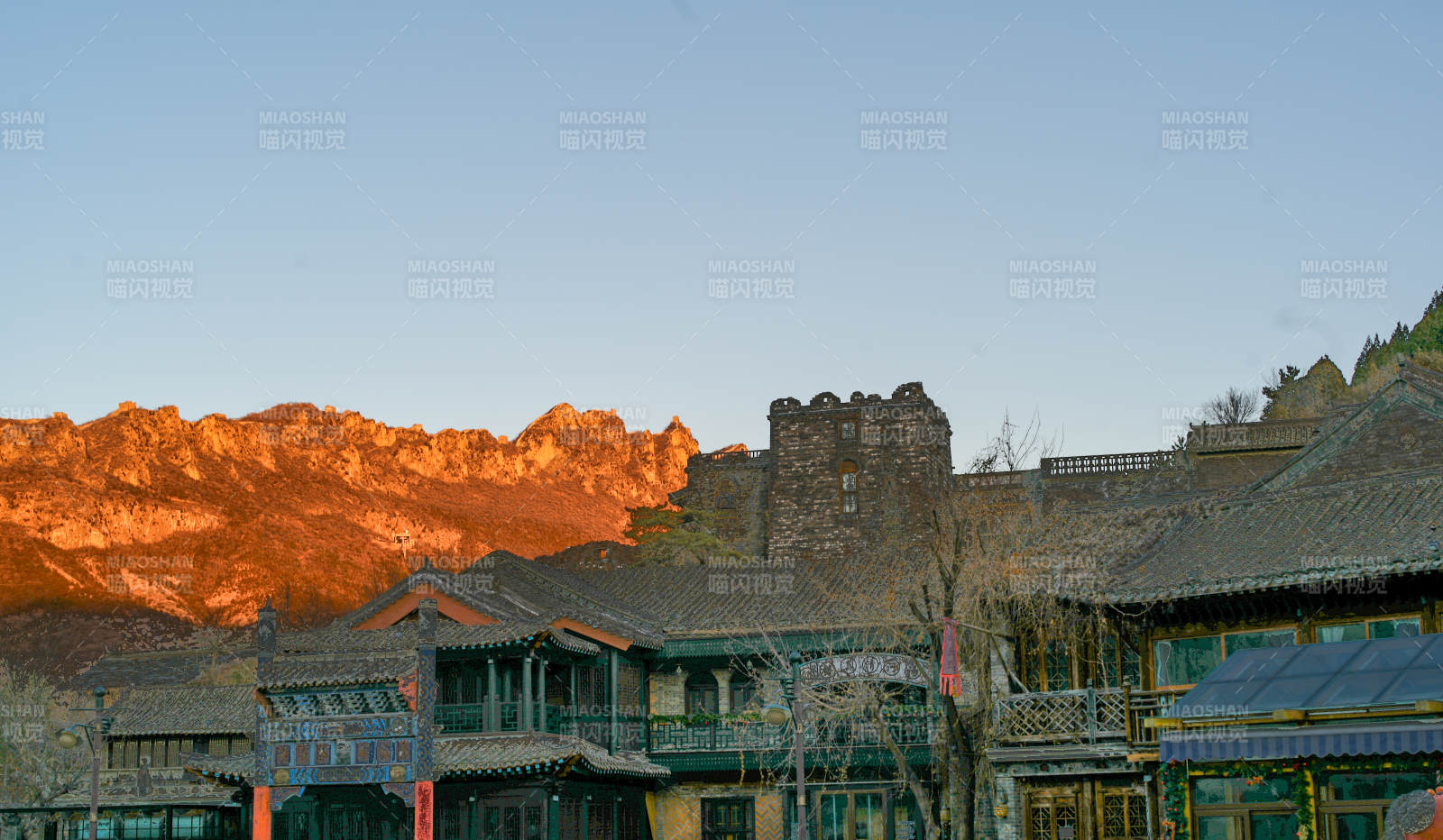 夕陽下的古建筑群