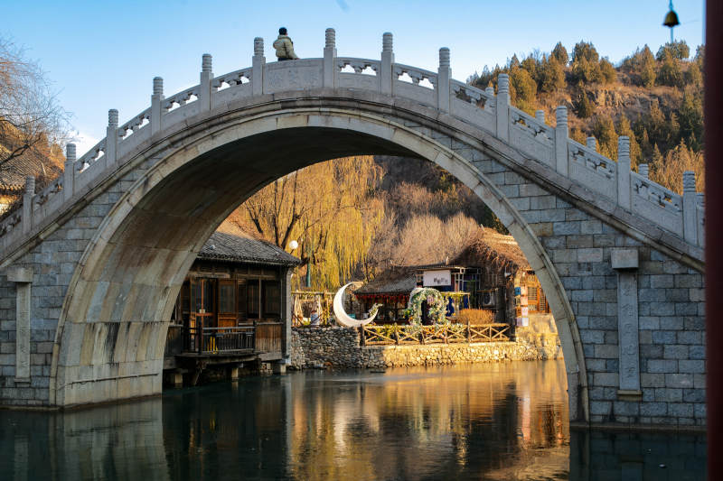 石橋映水 秋色宜人