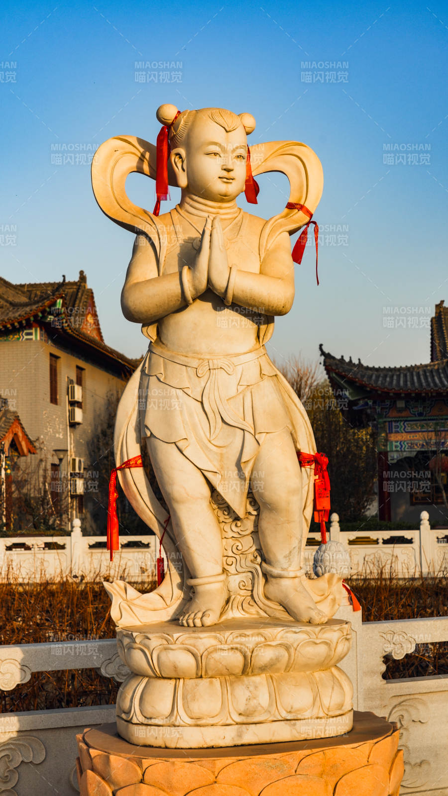 廊坊霸州大悲禅寺童子拜佛雕像